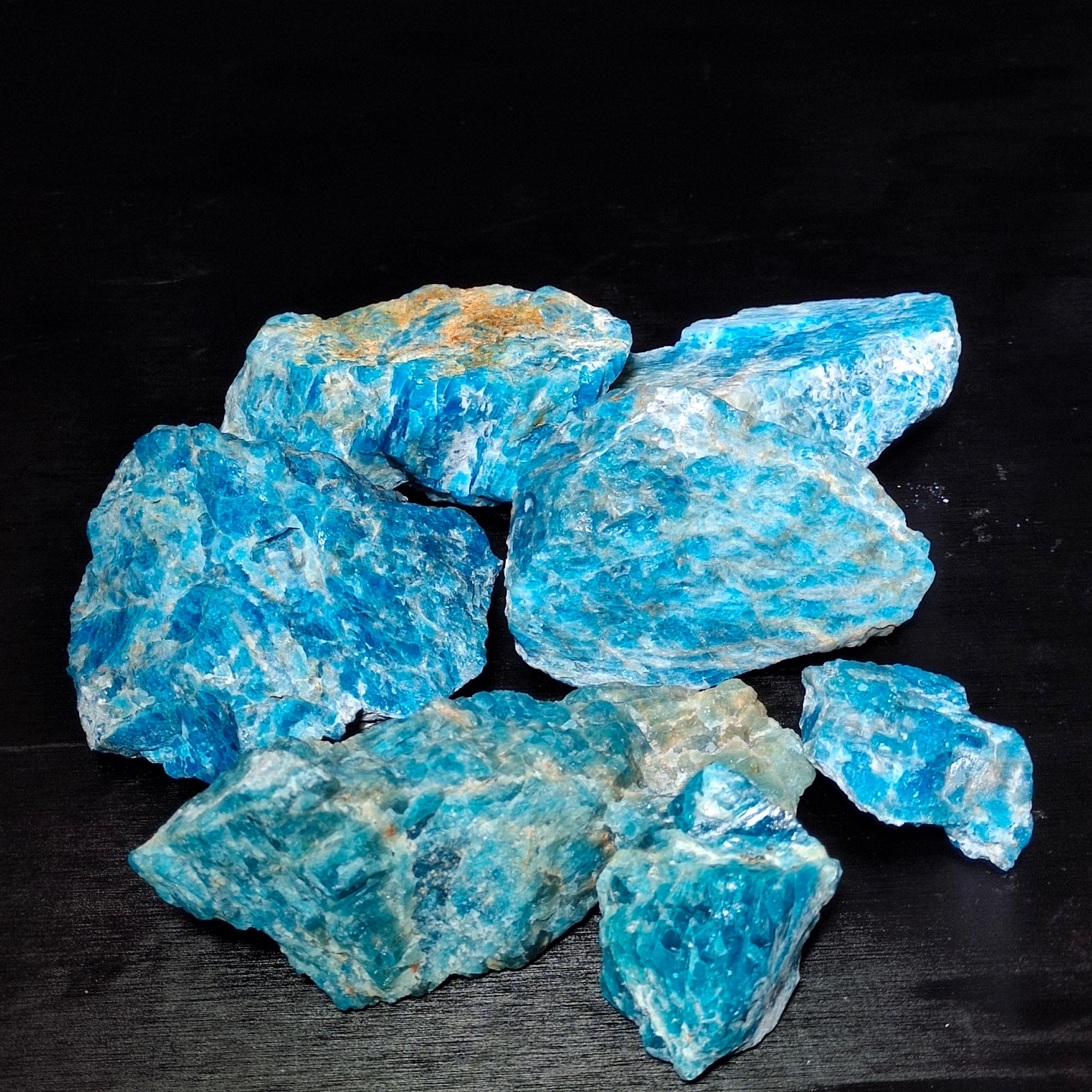 Blue apatite raw stone