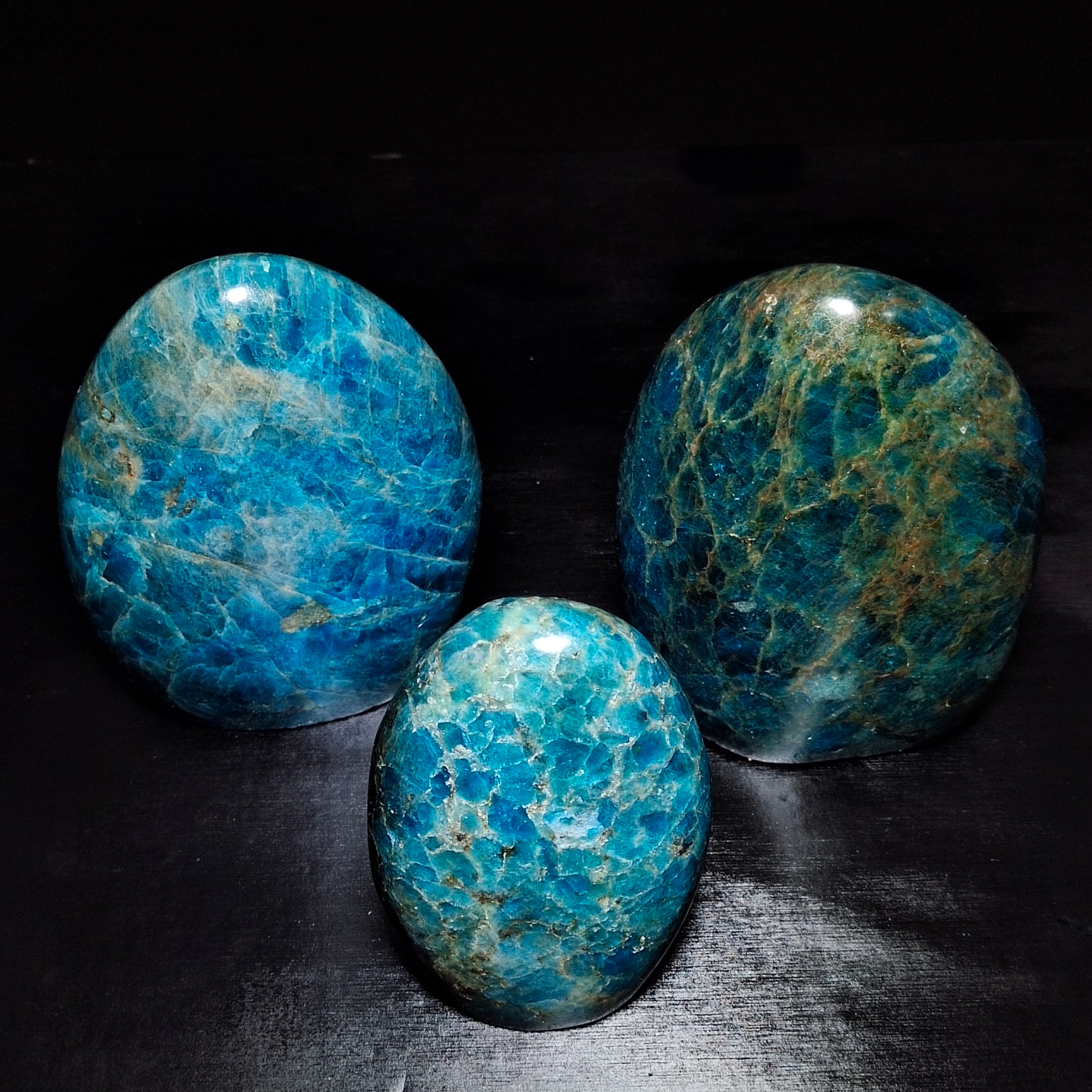 Blue apatite free form