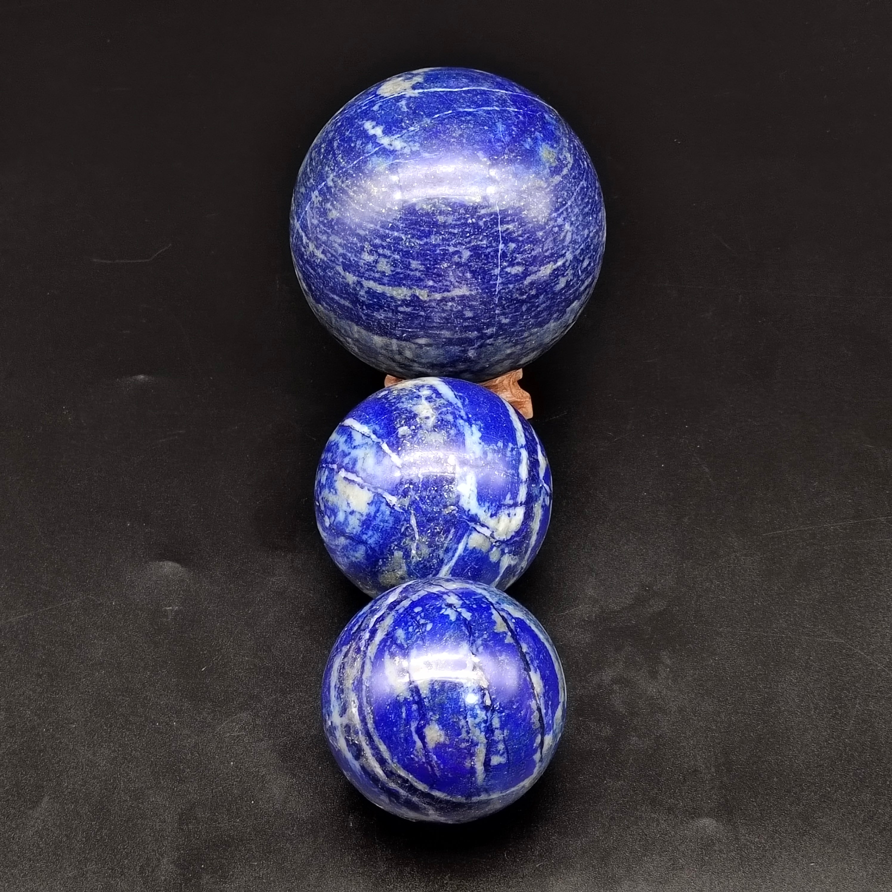 Lapis lazuli sphere