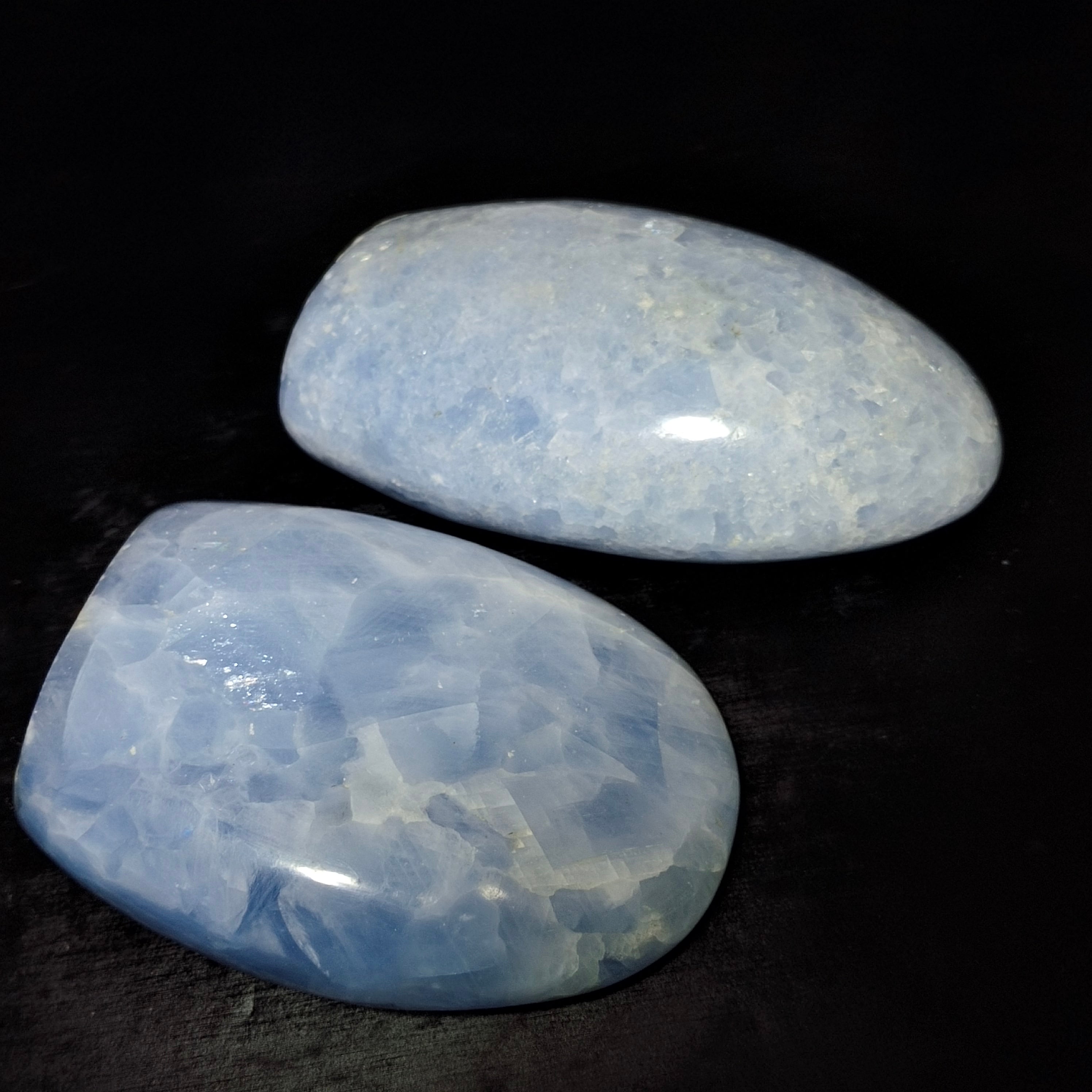 Blue calcite free form