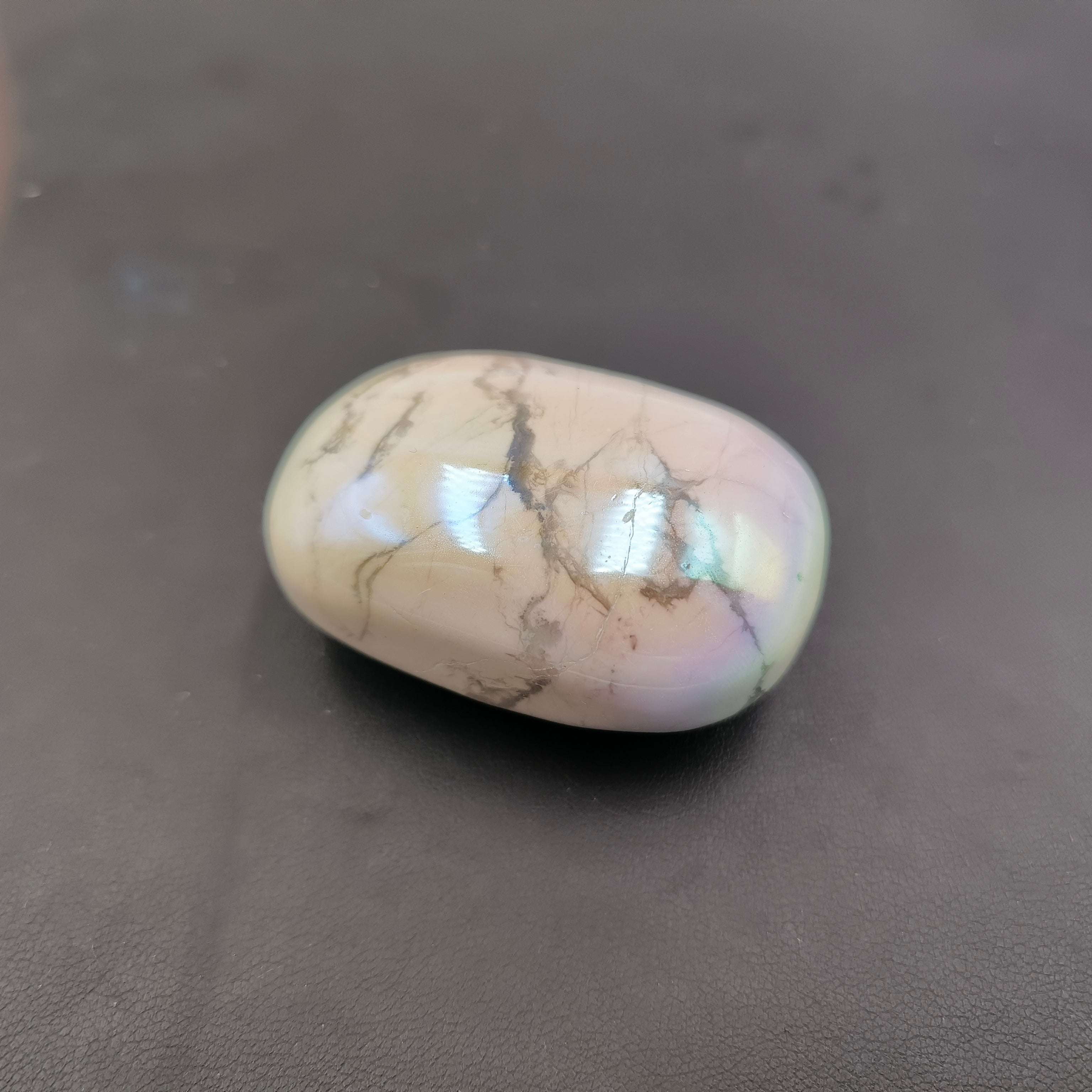 Aura howlite palm