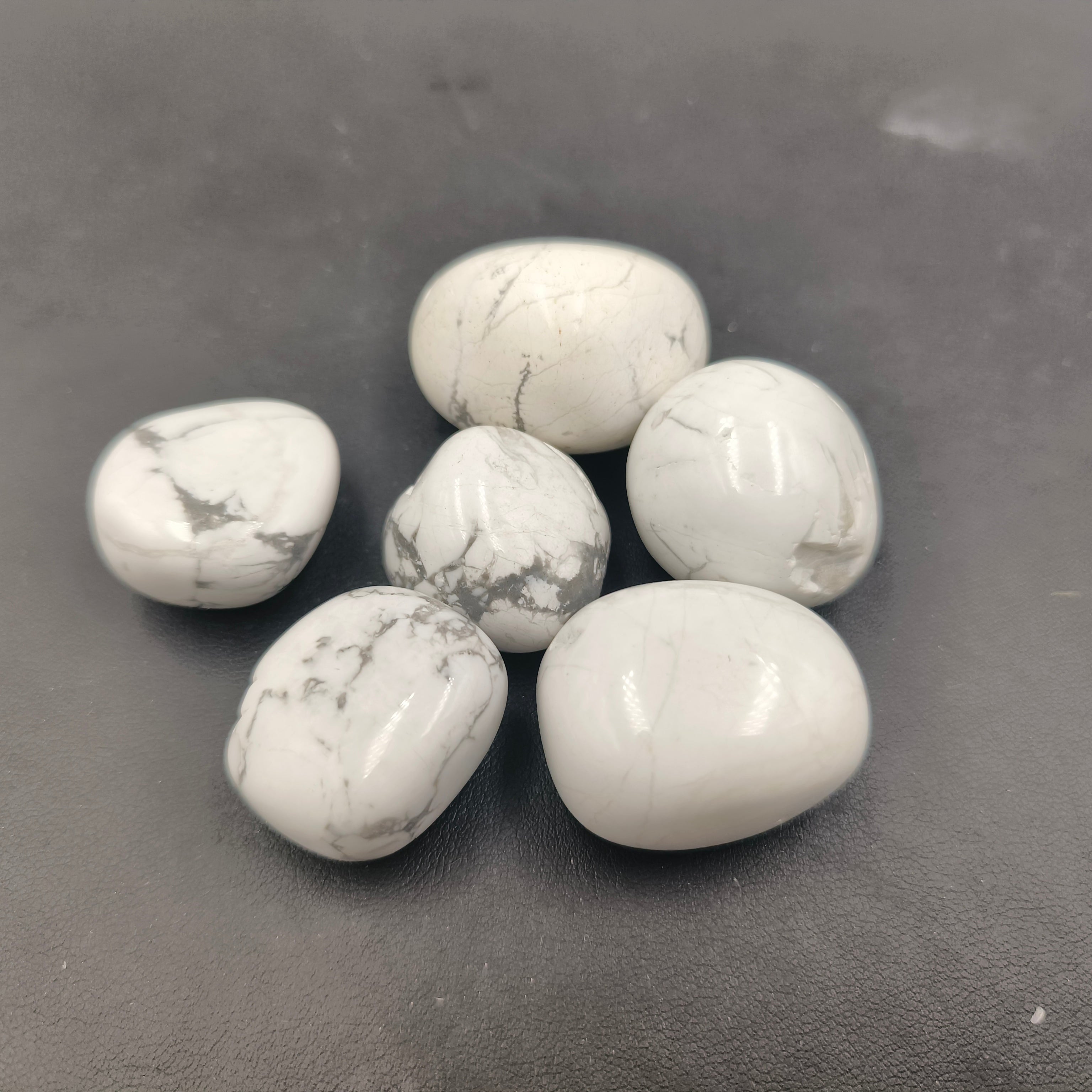 Howlite tumbles