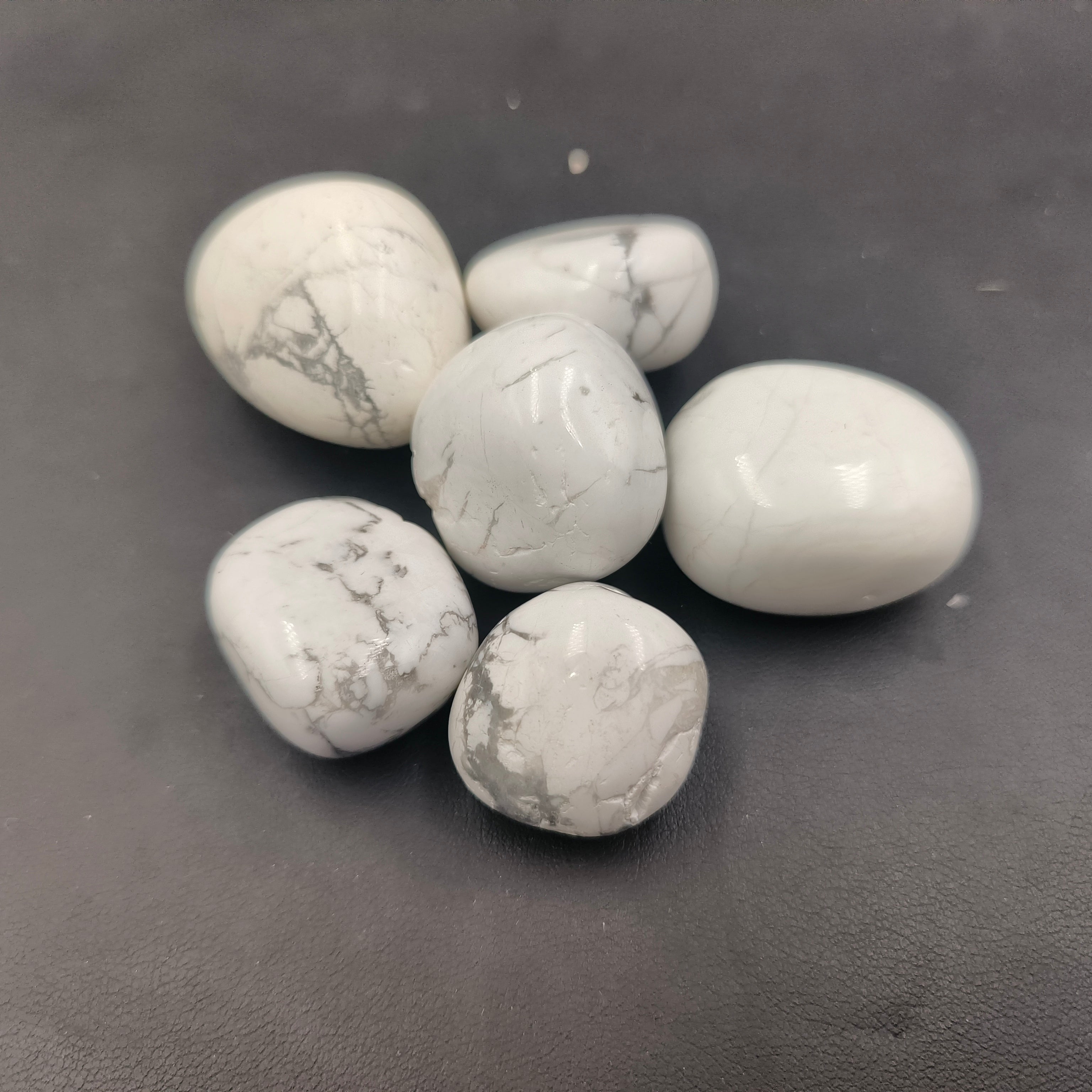 Howlite tumbles