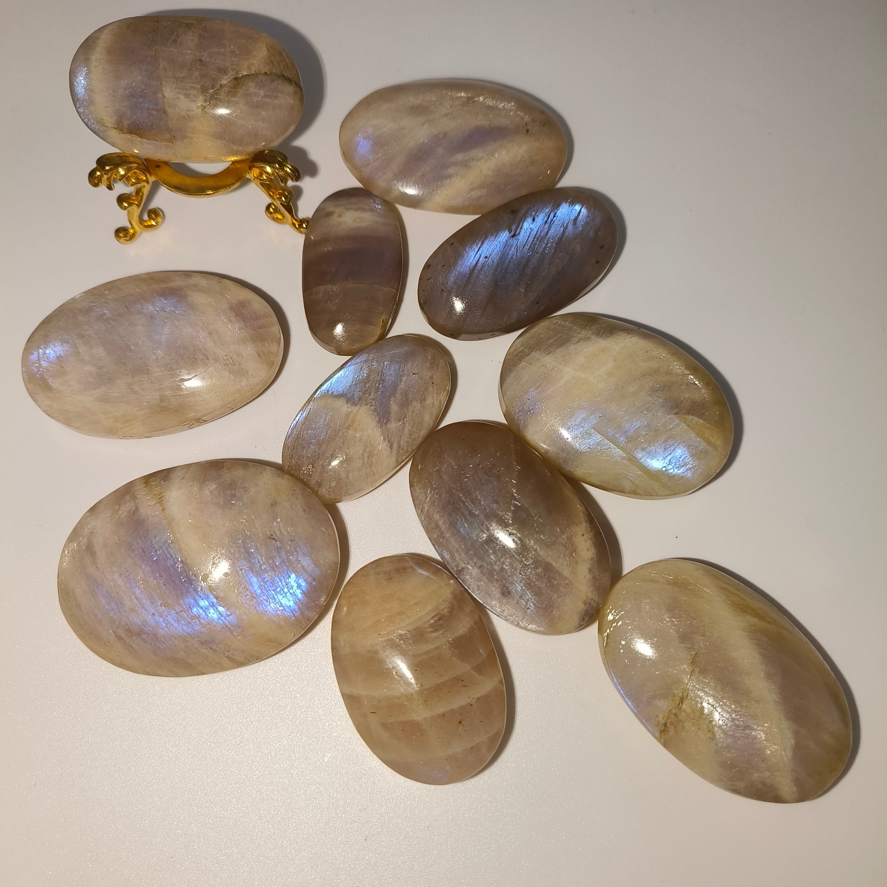 Moonstone palm stone