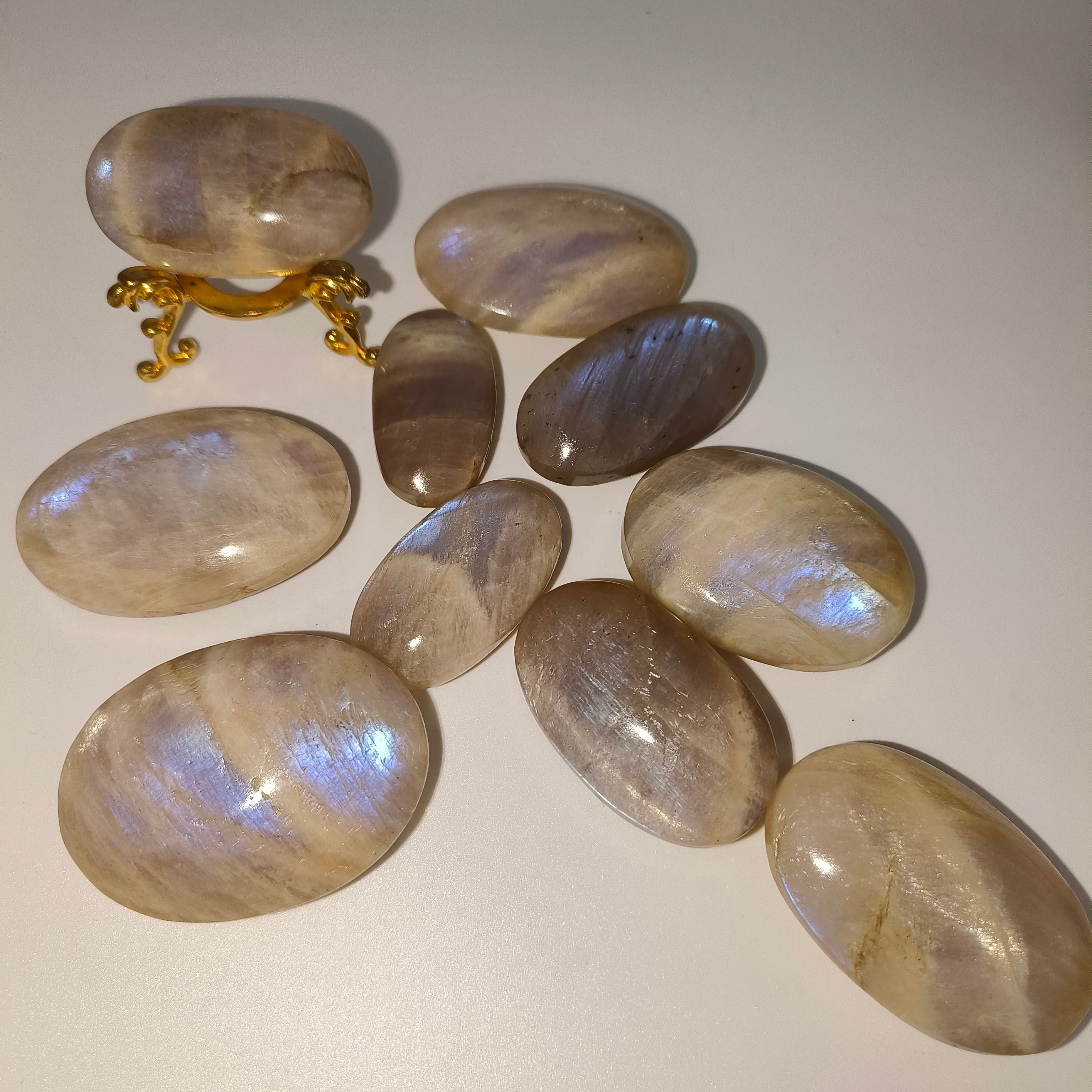 Moonstone palm stone