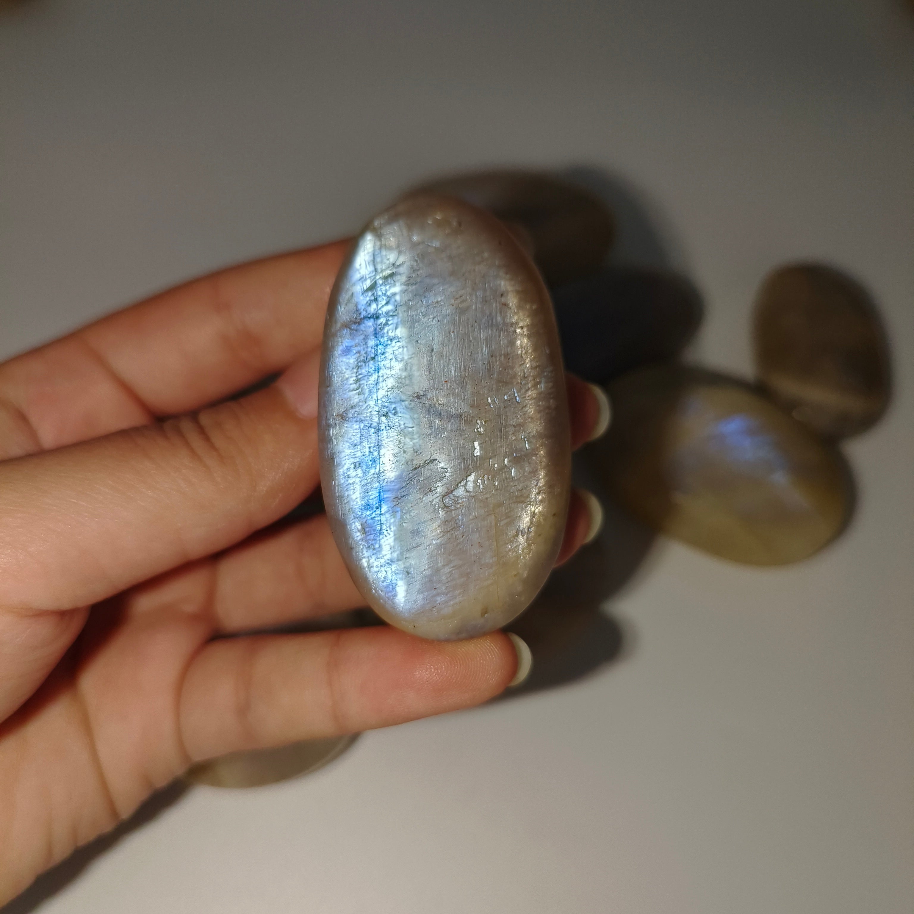 Moonstone palm stone