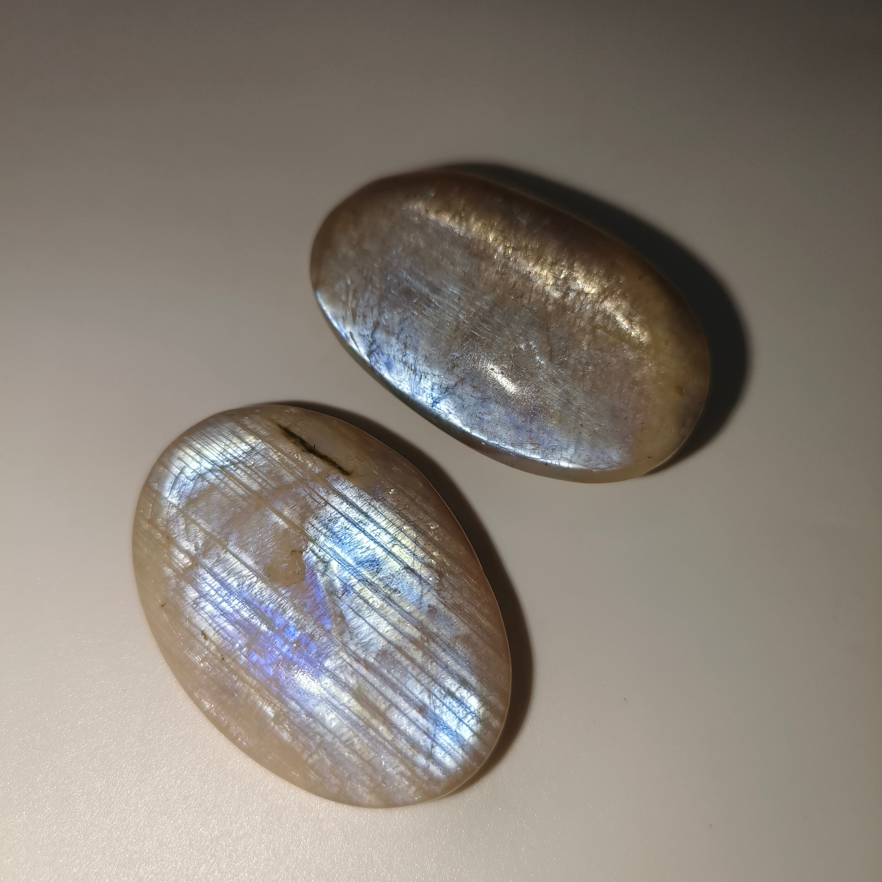 Moonstone palm stone