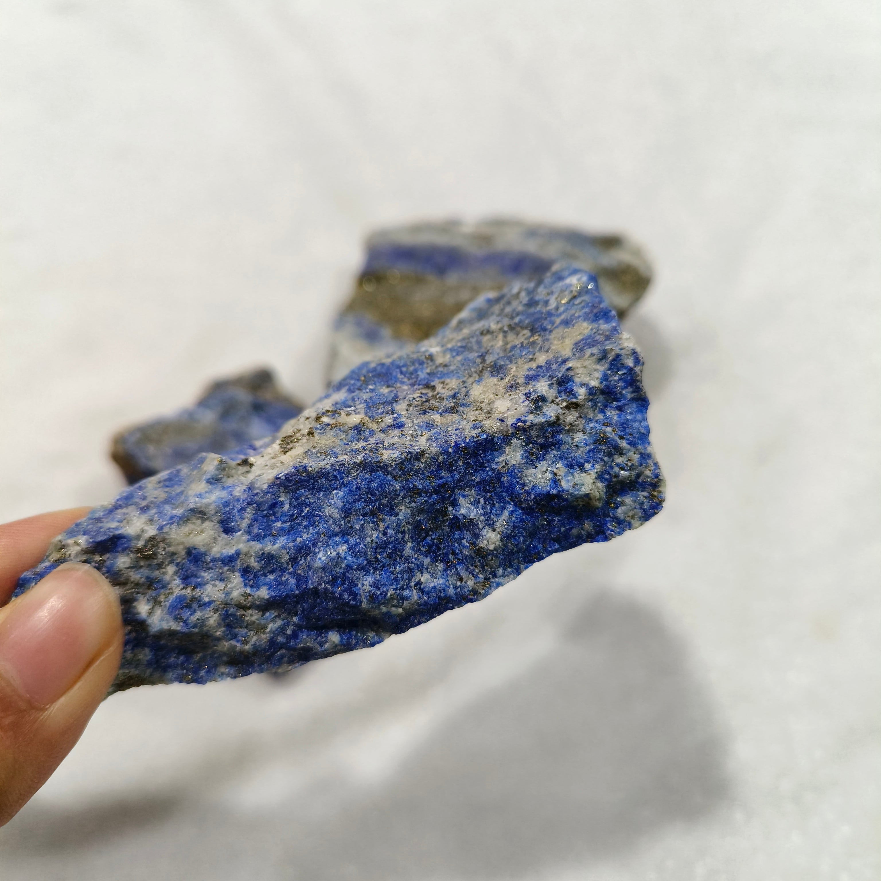 Lapis lazuli raw stone