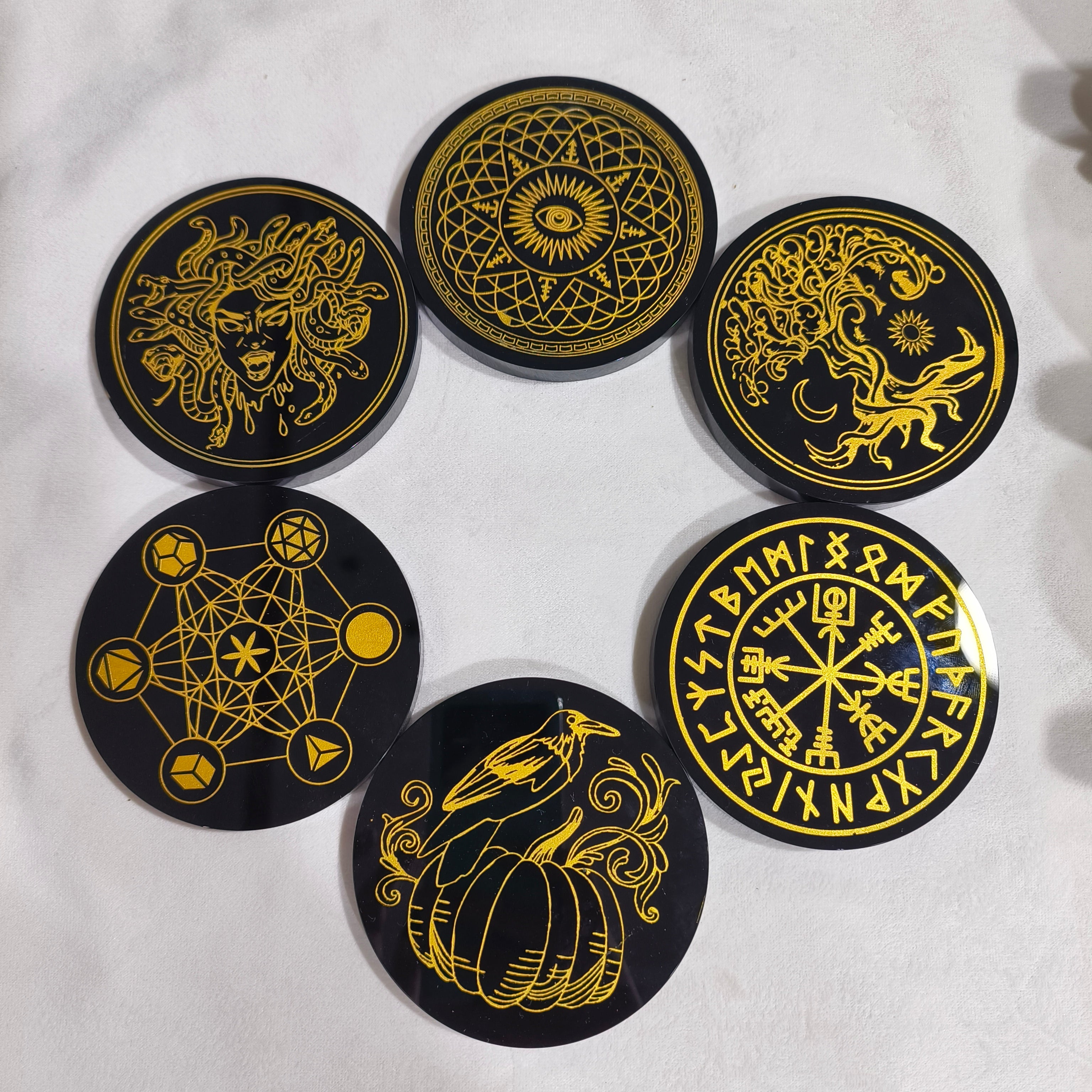 10 cm  Obsidian Pattern Disc