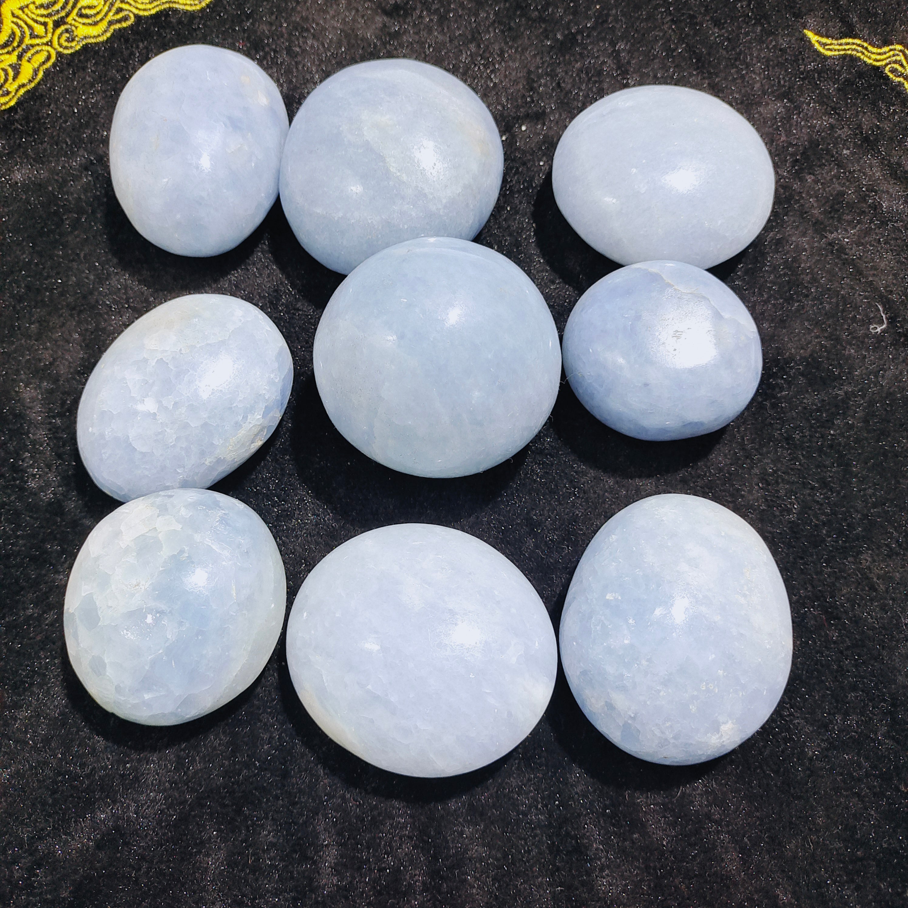 Blue calcite palmstone