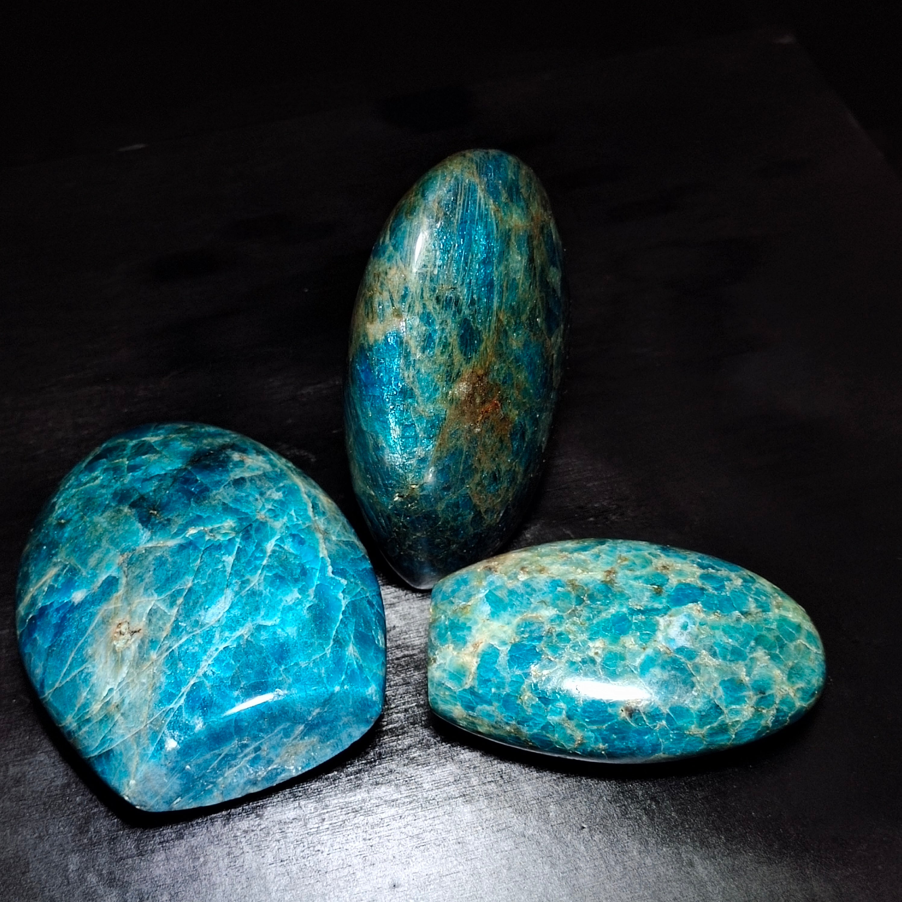 Blue apatite free form