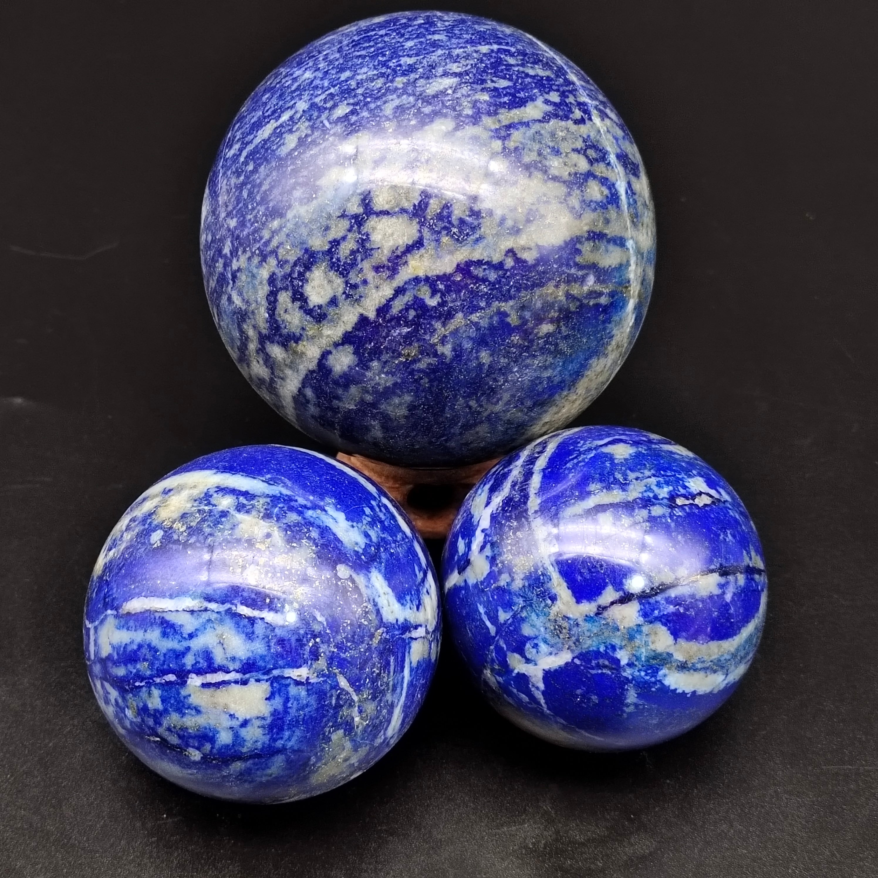 Lapis lazuli sphere