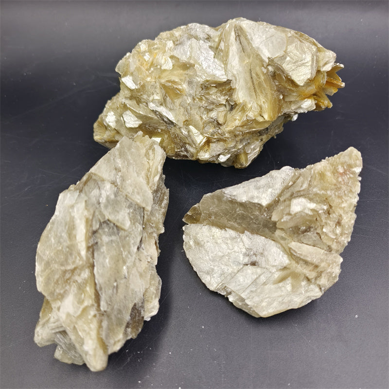 Yellow mica specimen