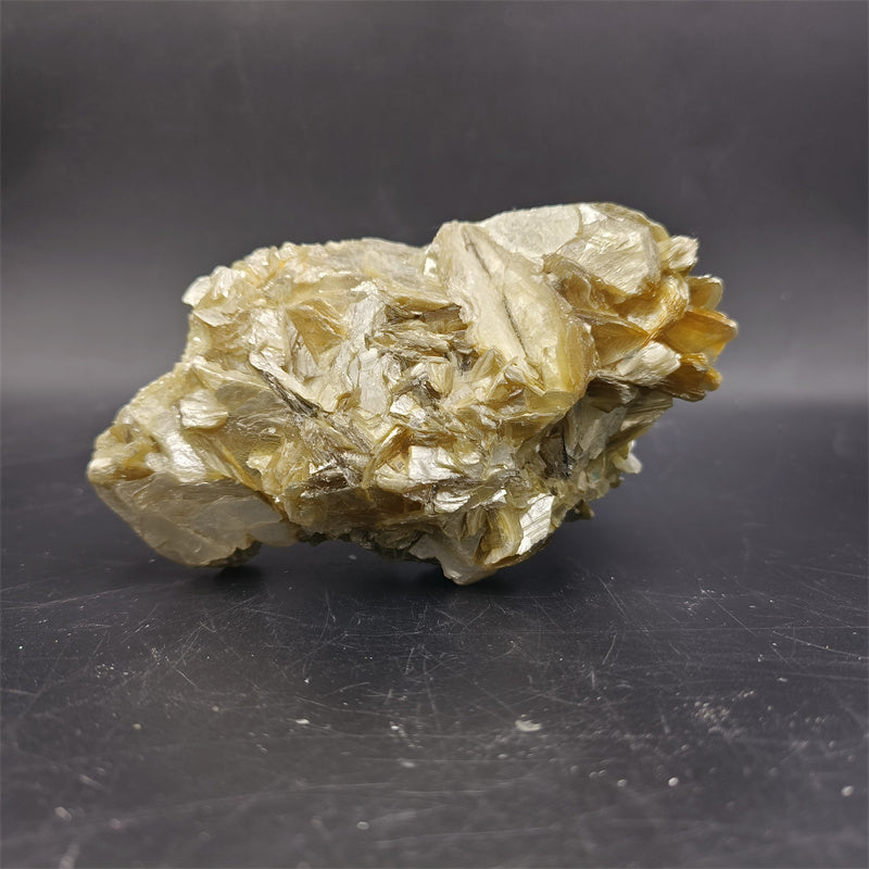 Yellow mica specimen